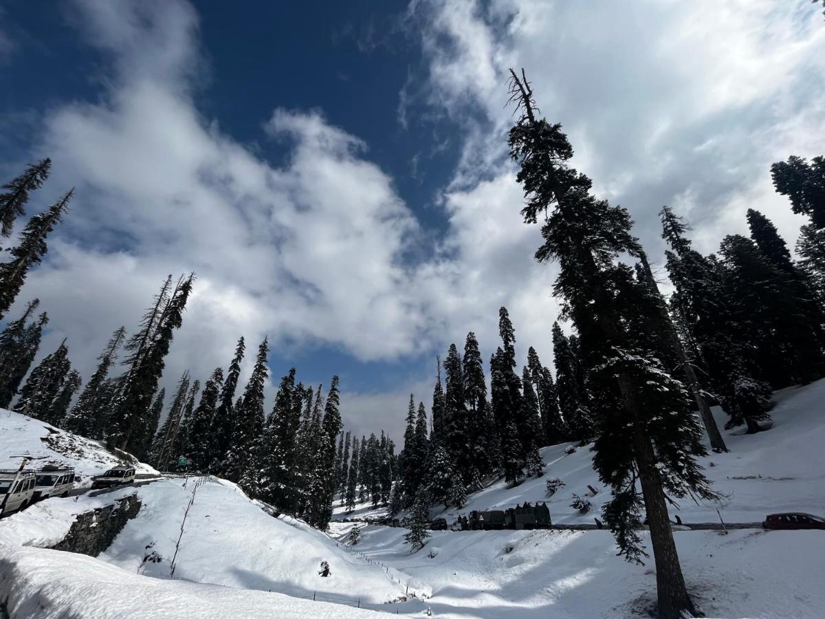 Everest Guest House Gulmarg Exterior photo