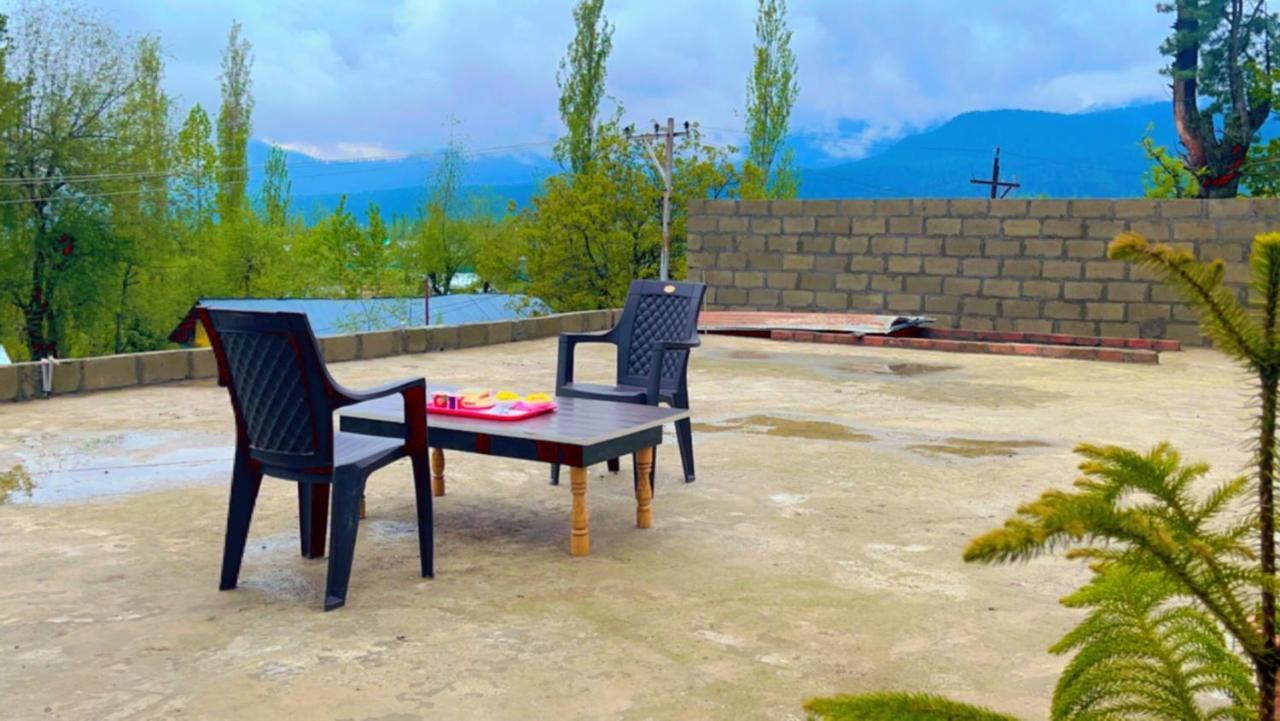 Everest Guest House Gulmarg Exterior photo