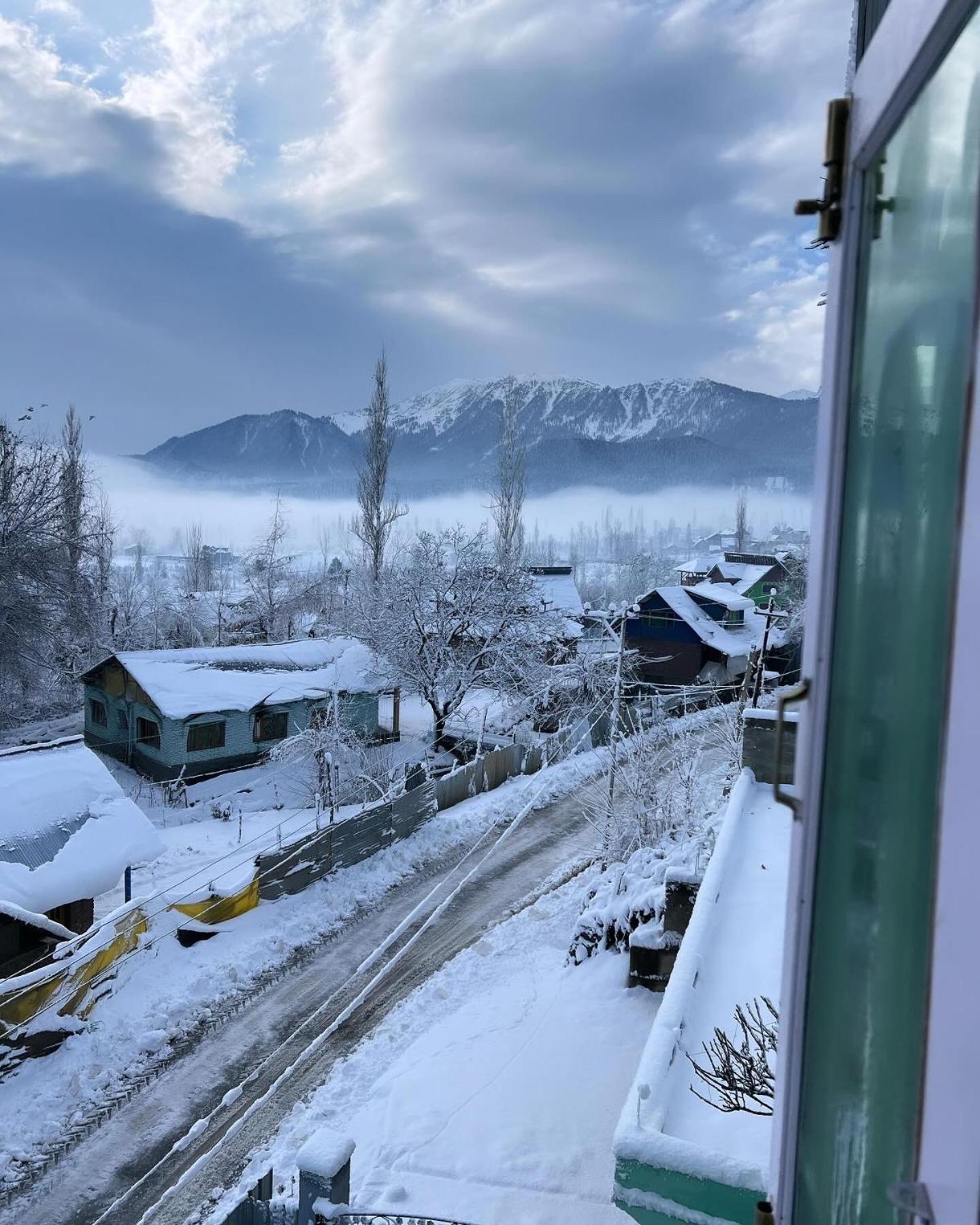Everest Guest House Gulmarg Exterior photo
