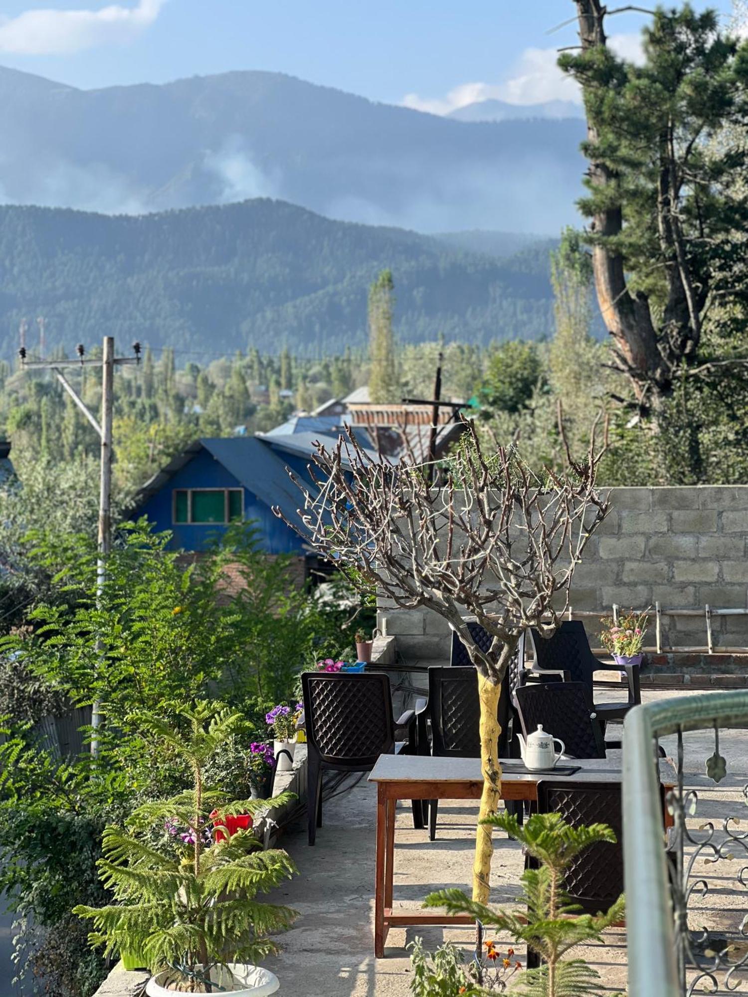 Everest Guest House Gulmarg Exterior photo
